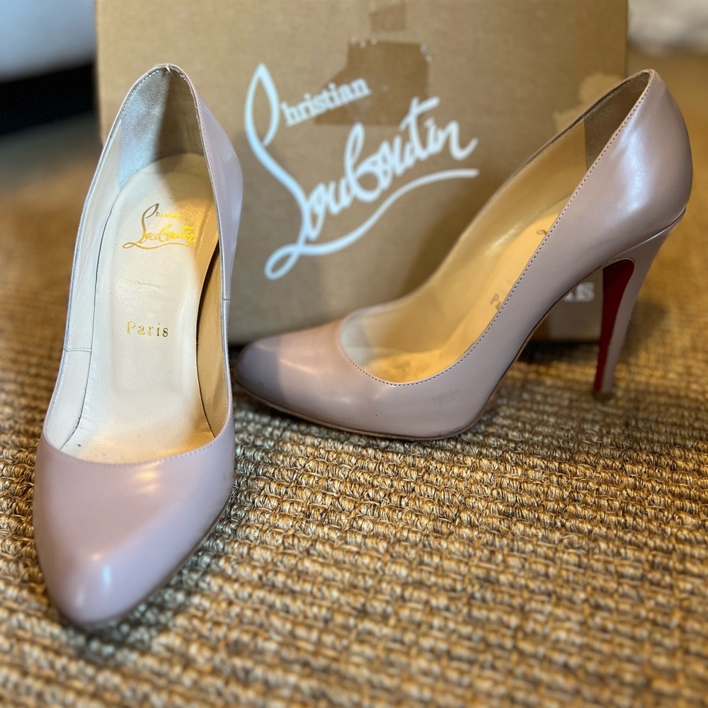 Christian Louboutin decollette jazz 1 almond toe pumps in nude, size 38